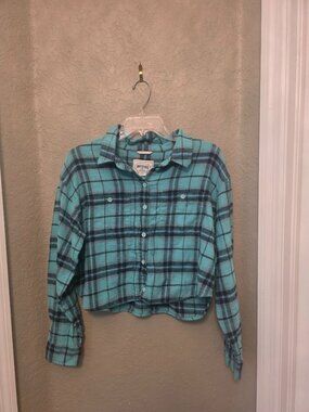 American Eagle Plaid Cropped Flannel Button down Shirt size M